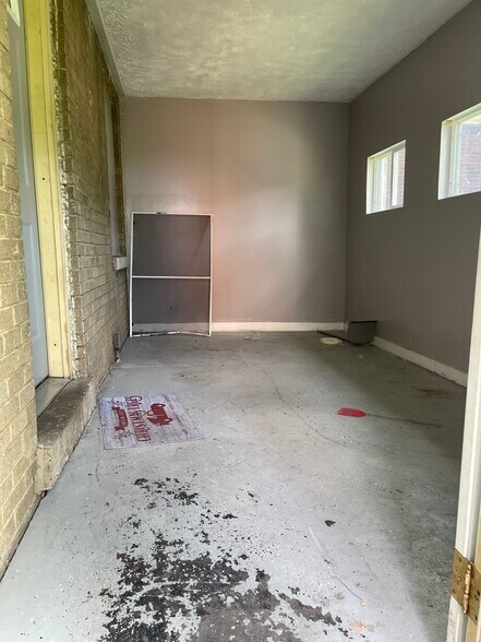 back porch going inside ho,e - 3532 Harrison St