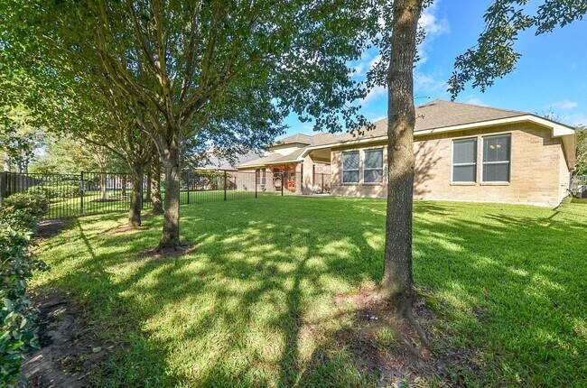 Building Photo - 18323 S Elizabeth Shore Loop