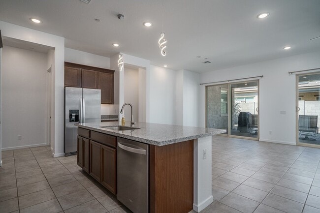 Building Photo - STUNNING MOVE-IN READY 3 BED/2 BATH HOME!