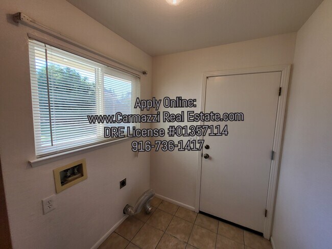 Building Photo - 9244 Mapleview Way