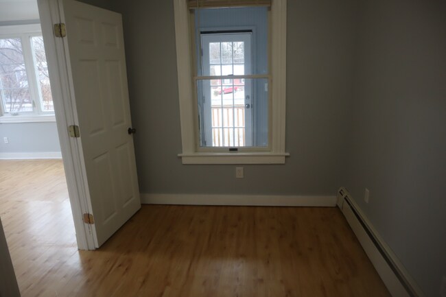 Building Photo - 157 E Main St