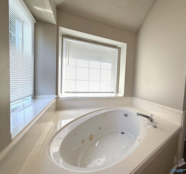Building Photo - 110 Sunset Ridge