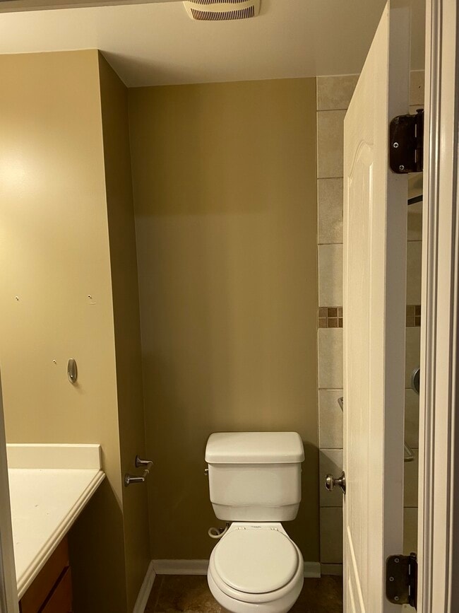 Building Photo - 496 Majestic Ln