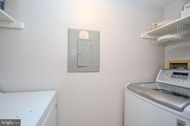 Building Photo - 8304 Tamarron Dr