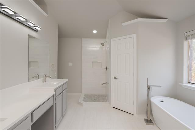 Building Photo - 532 Lake Forest Dr