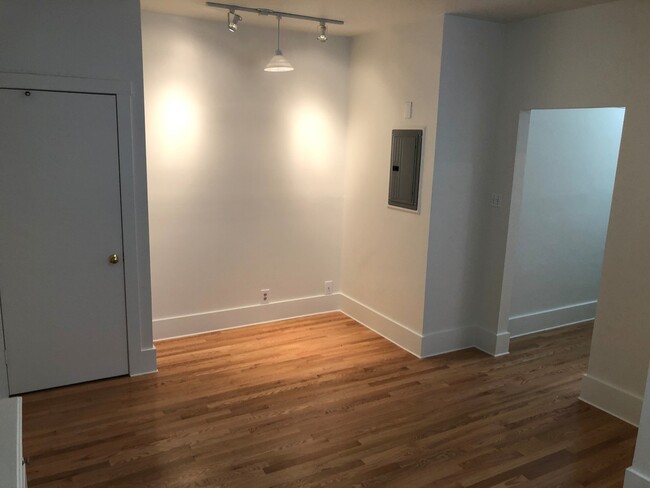 Building Photo - PRICE REDUCED! Remodeled 2 bed 1 bath with...