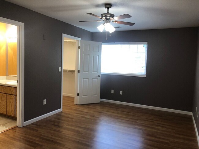 Building Photo - 6406-6408 Onyx Avenue