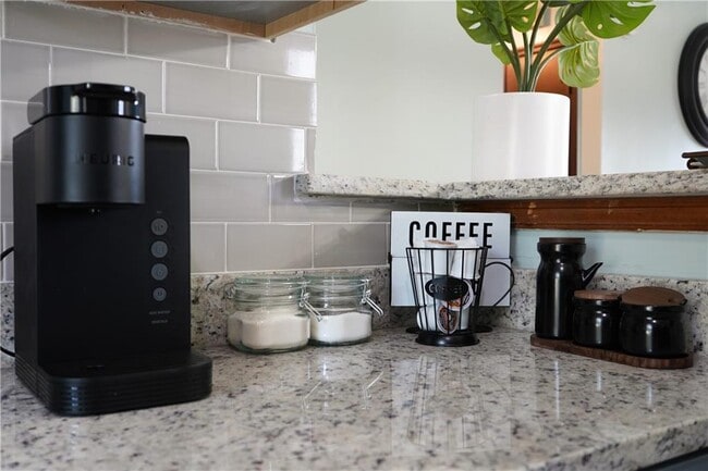 Building Photo - 5444 Glen Haven Dr