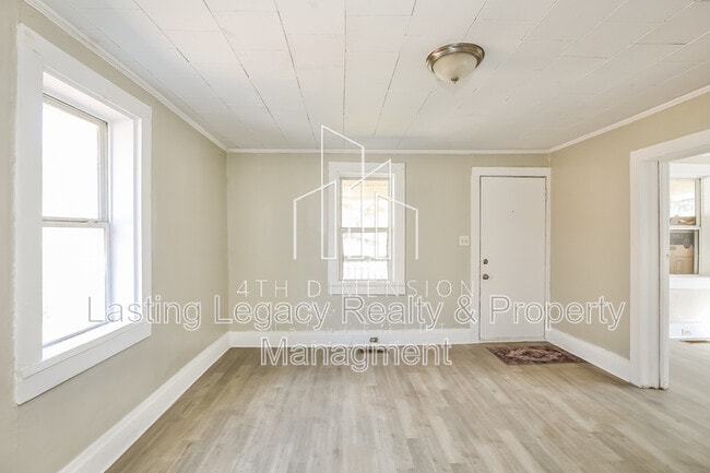 Building Photo - 438 24th St NW