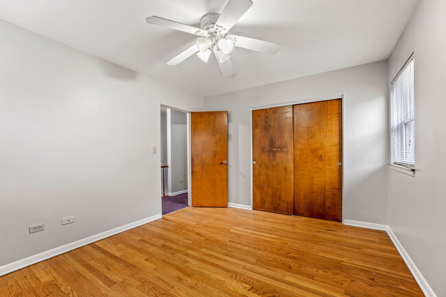 Building Photo - 21 E Thorndale Ave