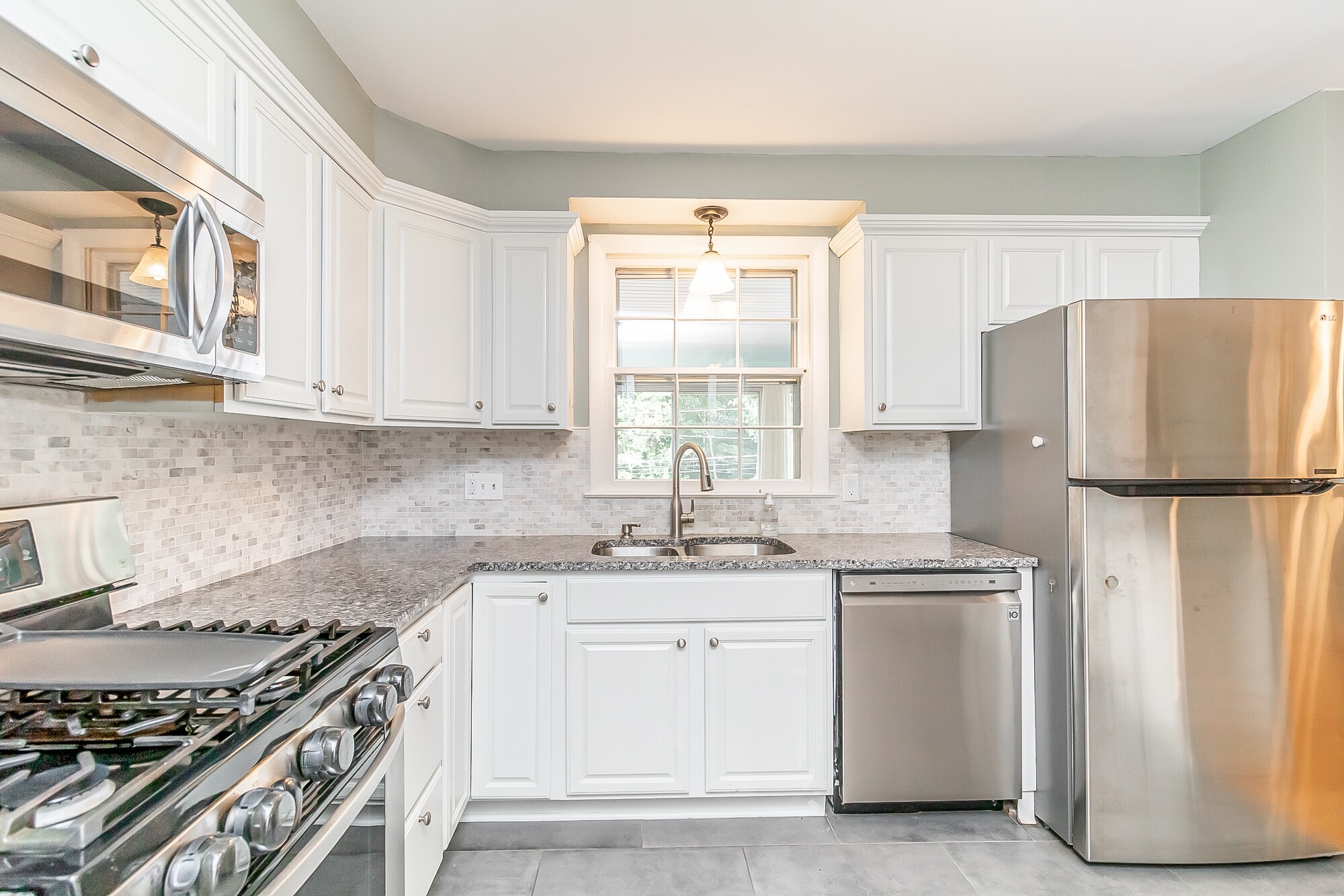 gas stove - 8727 Valleyfield Rd