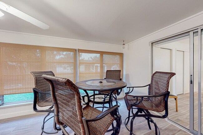 Building Photo - 5887 Whistlewood Cir