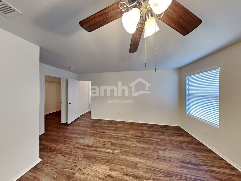 Building Photo - 217 N Willow Way