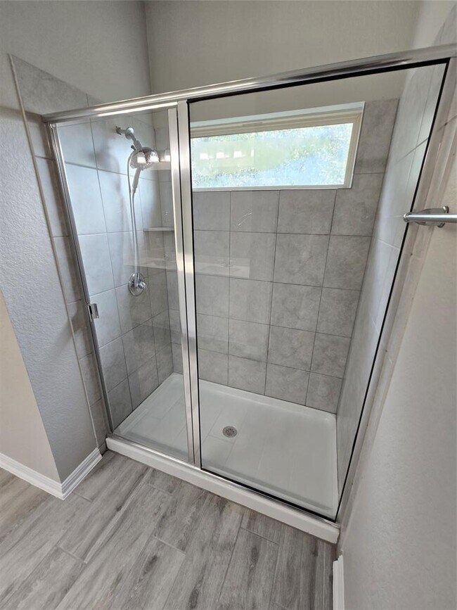 Building Photo - 2208 Limestone Lake Dr