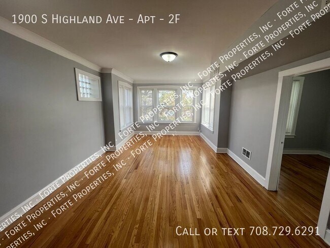 Building Photo - Top Unit with 2 beds/1bath