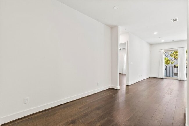 Building Photo - 15875 Spectrum Dr