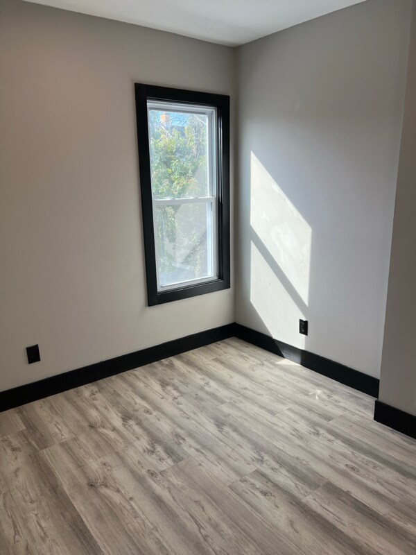 Building Photo - 129 Kensington Ave