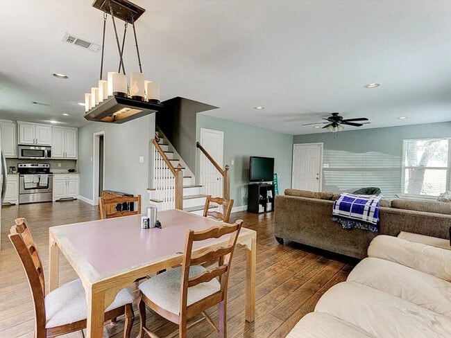 Building Photo - 2313 W Devitt St