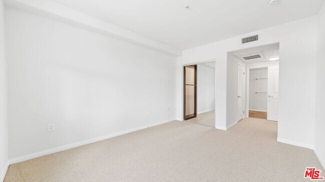 Building Photo - 3740 Santa Rosalia Dr