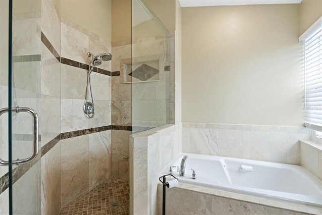 Building Photo - 349 Fountainview Cir