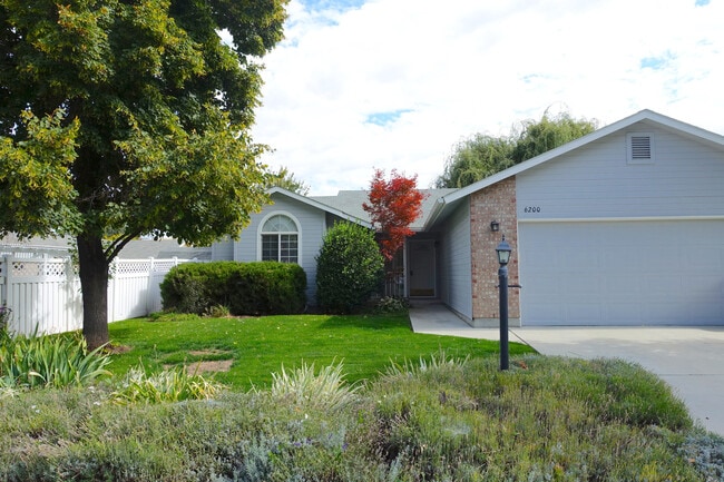Building Photo - Three-Bedroom Two Bath Home
