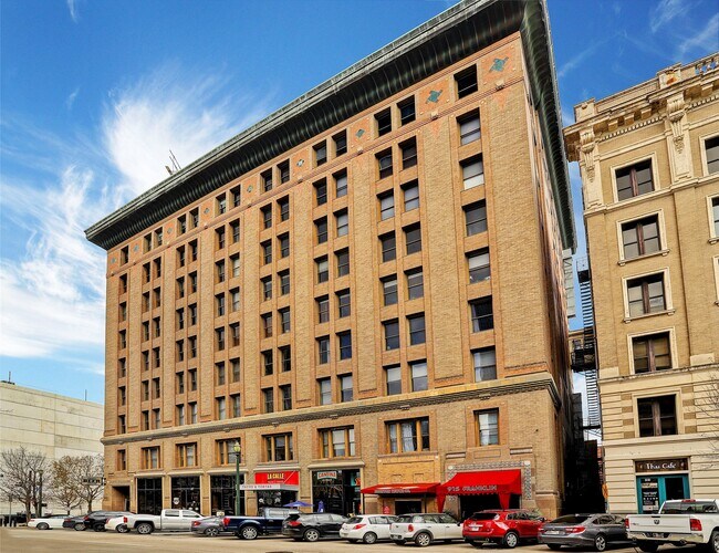 Building Photo - 915 Franklin St