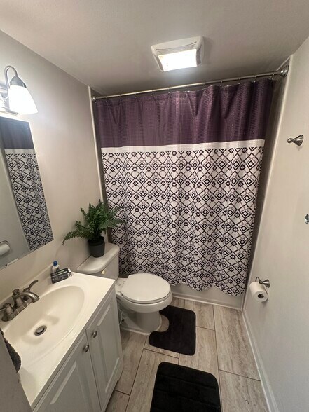 Building Photo - 1207 Green St