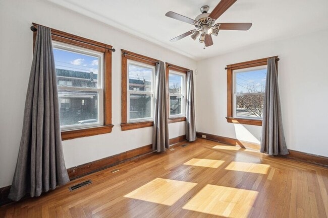 Building Photo - 228 Dorchester-