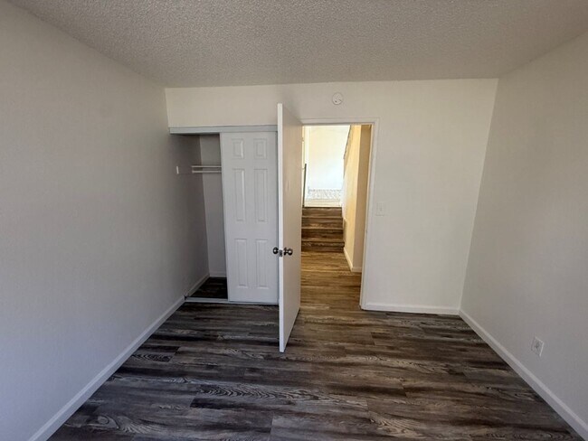 Building Photo - Rare Remodeled 5 Bedroom 2.5 Bath Tri Level in Vacaville