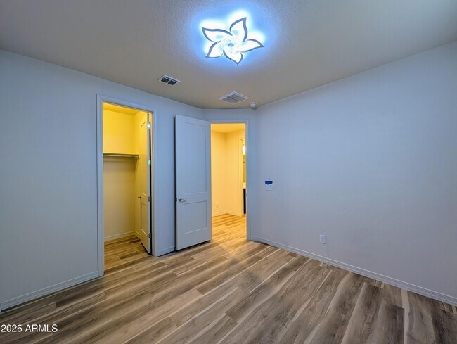 Building Photo - 5902 N 86th Dr