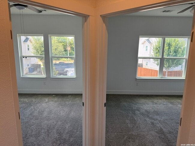 Building Photo - 231 Sapphire Dr