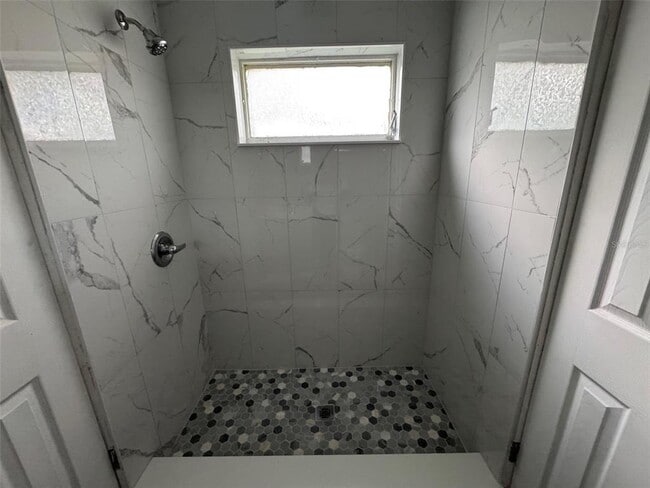 Building Photo - 505 Varsity St