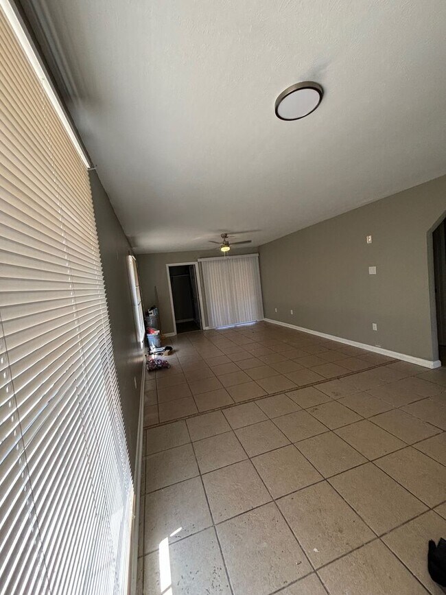 Building Photo - 2 Bedroom 2 Bath Multi Family Home