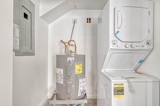 Building Photo - 1924 Calumet St