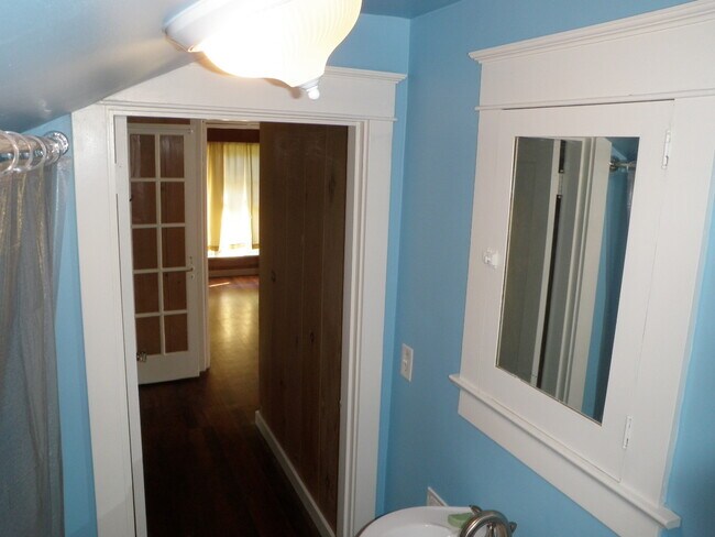 Building Photo - 5046 NE Mallory Ave