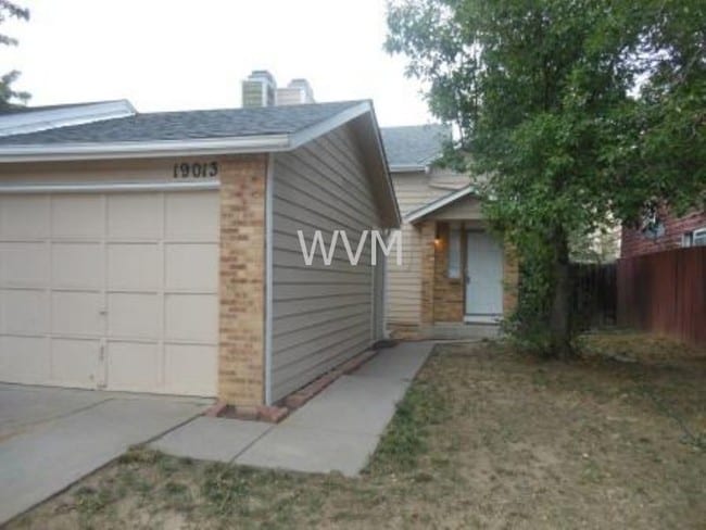 Primary Photo - Aurora East Bi-level with garage