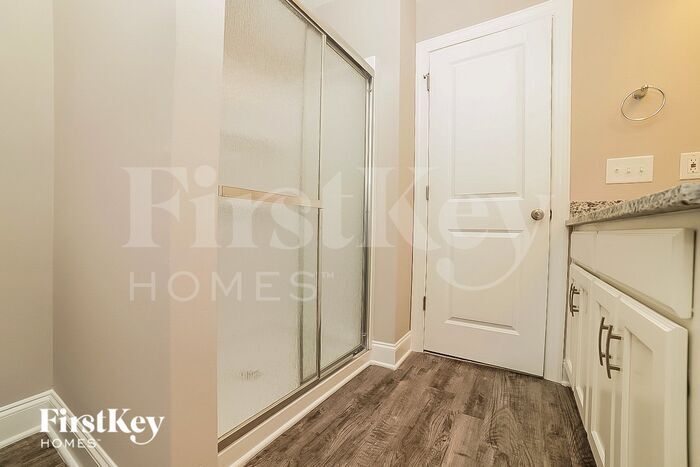 Building Photo - 131 Fir Dr