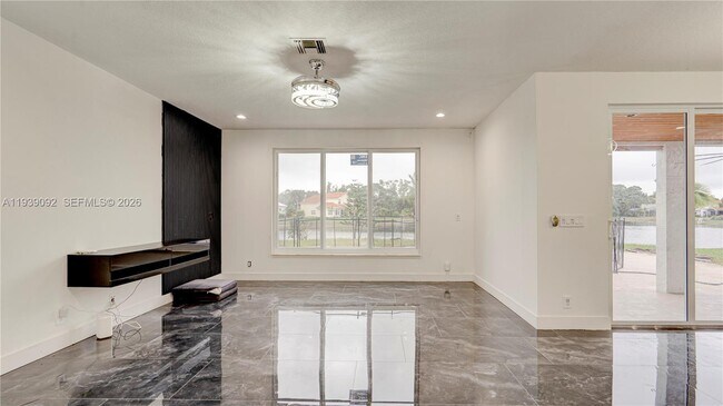 Building Photo - 7109 Walden Pond Ct