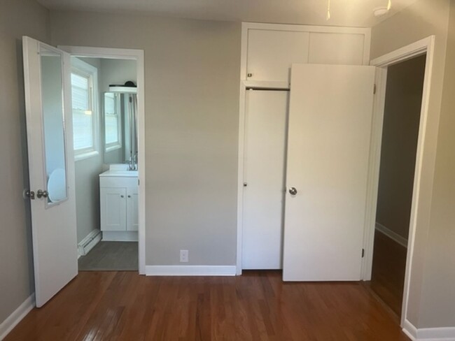 Building Photo - Recently Renovated Single Family