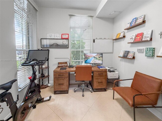 Building Photo - 2514 Poinciana Dr