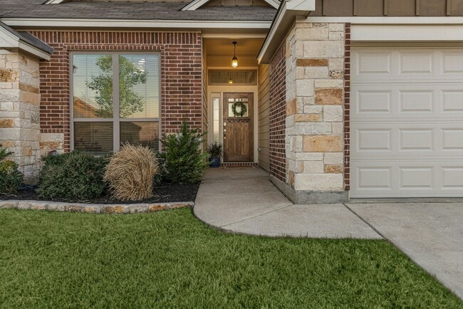 Building Photo - 605 Coventry Dr