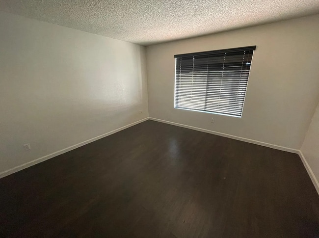 Building Photo - 2045 S 14th Ave