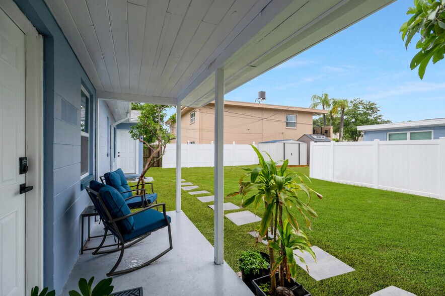 Building Photo - 401 S Mars Ave