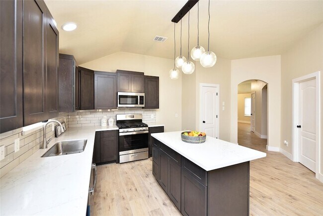 Building Photo - 7715 Butler Lakes Ct
