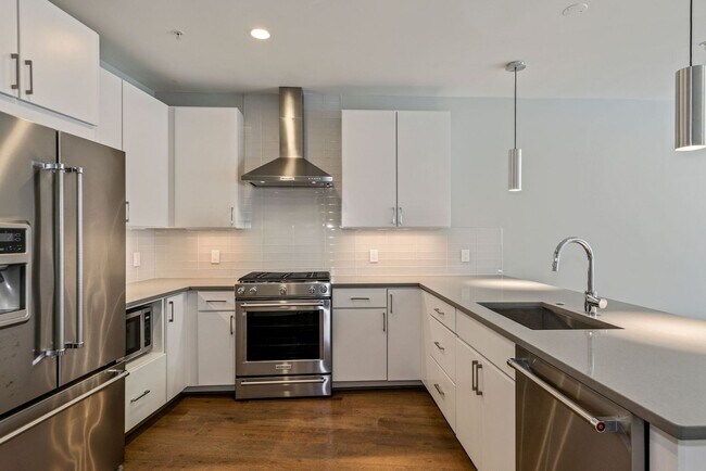 Building Photo - Professionally Managed // 2 bedroom 2 bathroom Modern Condo//  Adams Morgan// Parking Included!