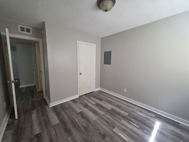 Building Photo - Charming & Light-Filled 2-Bedroom Duplex!
