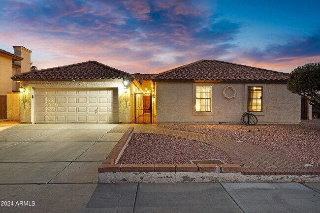 Building Photo - 5431 W Cochise Dr