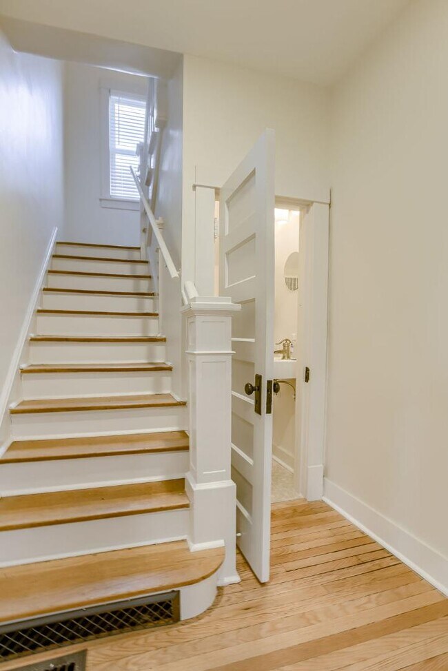 Building Photo - 3820 Chicago St