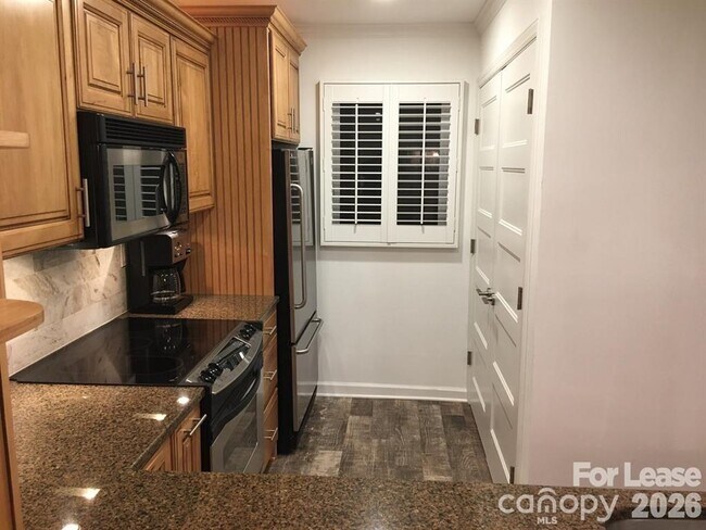 Building Photo - 646 Portside Dr