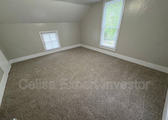 Building Photo - 710 3rd St